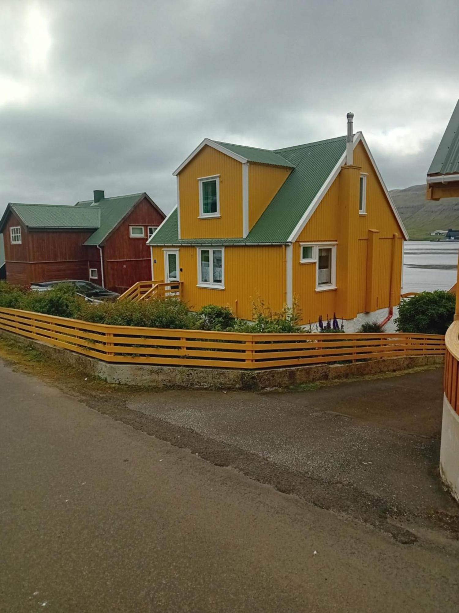Villa Det Lille Gule Hus Trongisvágur Exterior foto